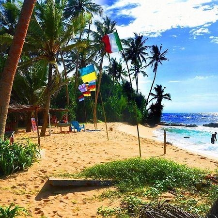 Akurala Beach Boutique Resort Exteriör bild