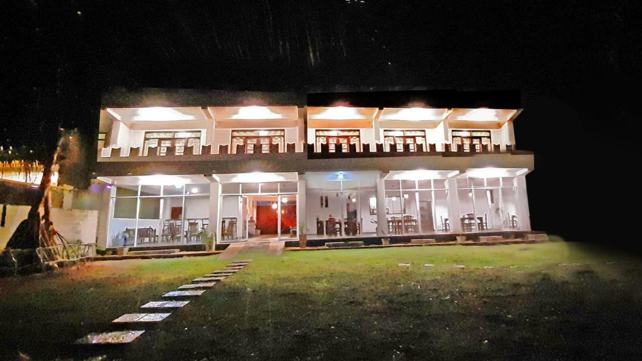 Akurala Beach Boutique Resort Exteriör bild