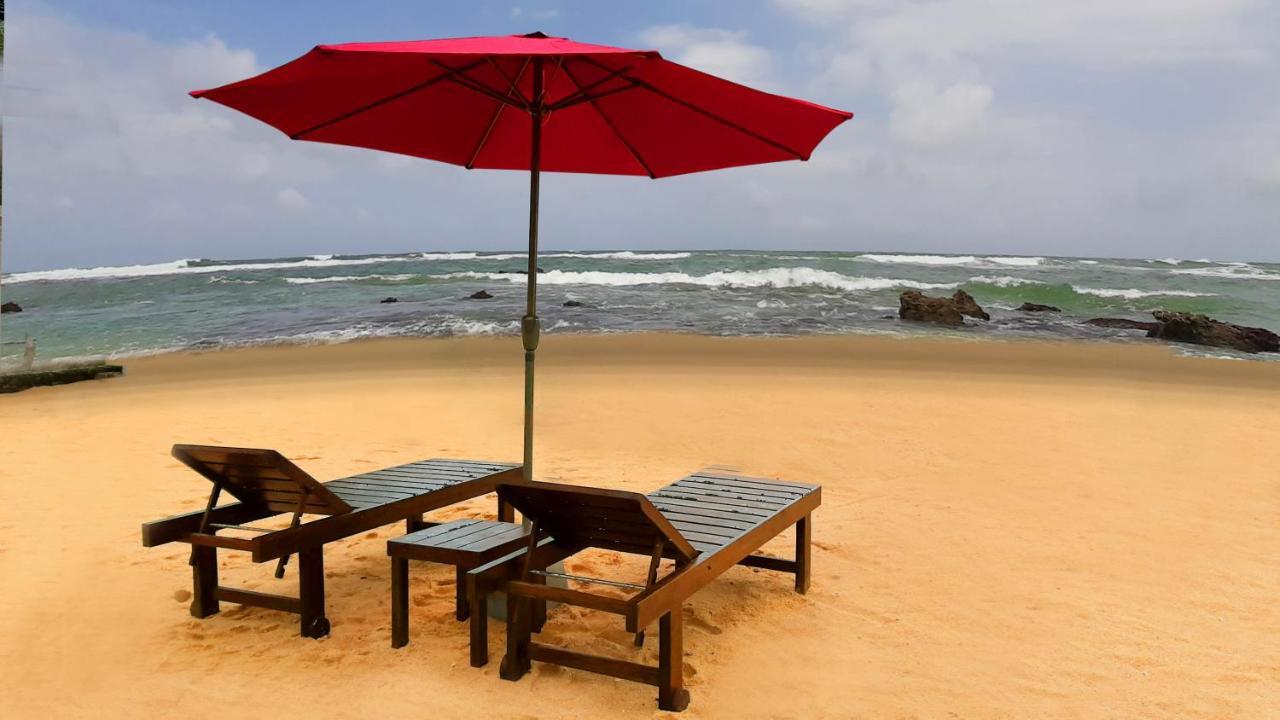 Akurala Beach Boutique Resort Exteriör bild