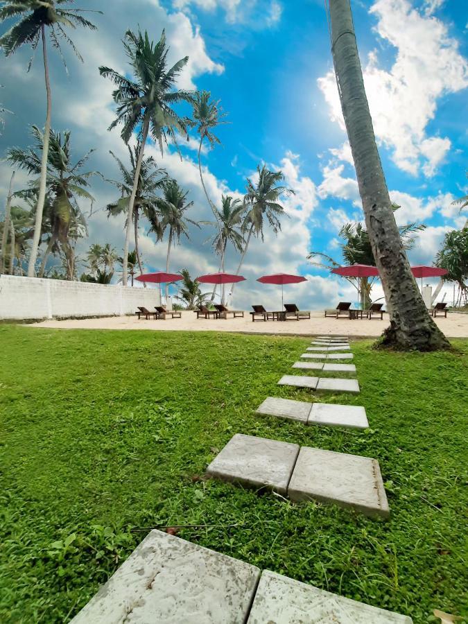 Akurala Beach Boutique Resort Exteriör bild