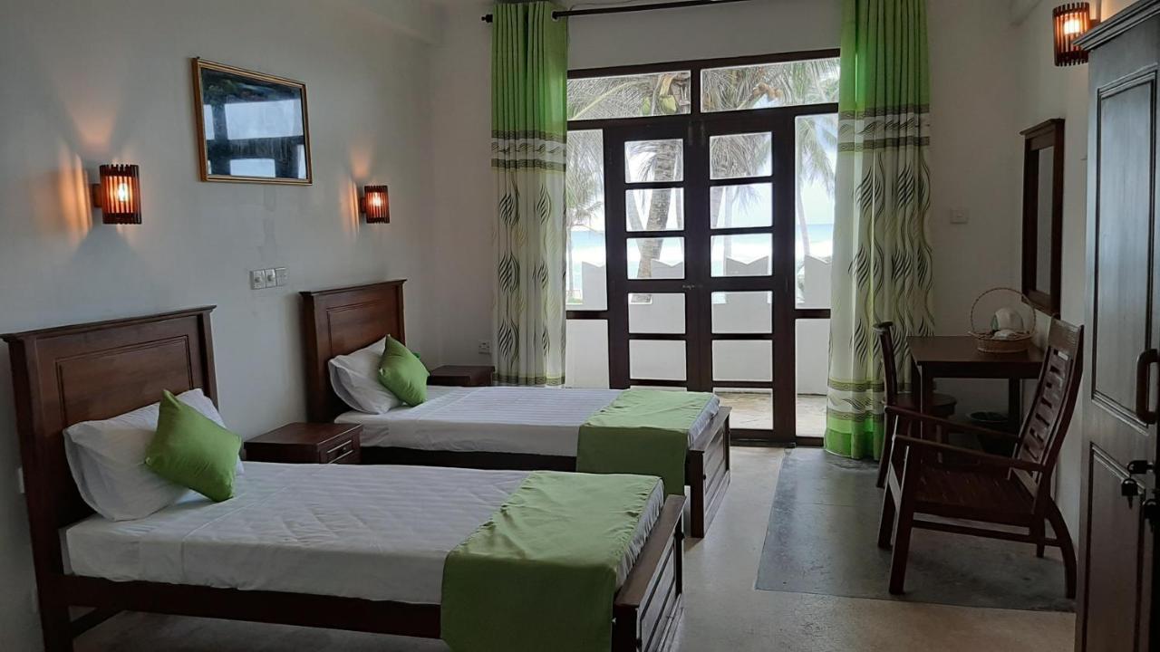 Akurala Beach Boutique Resort Exteriör bild
