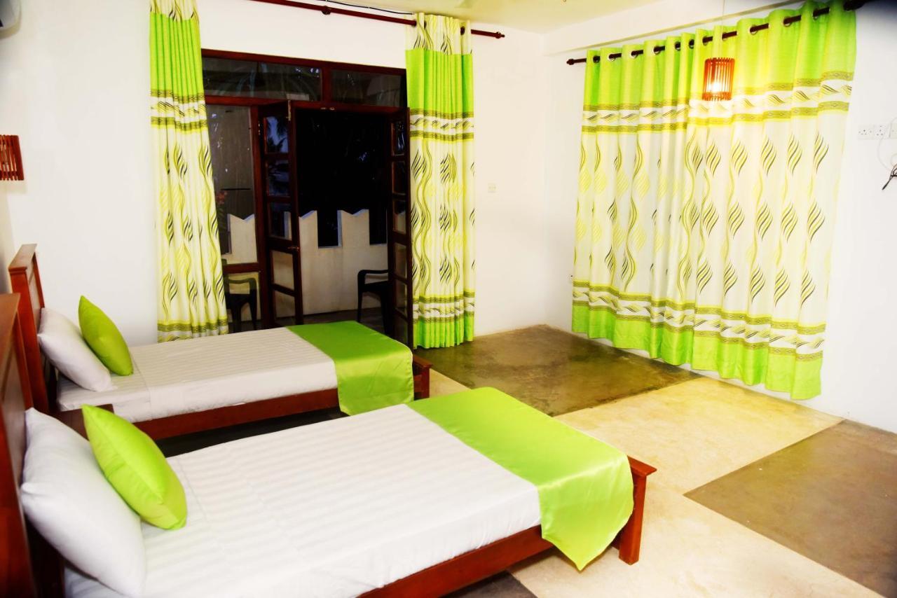 Akurala Beach Boutique Resort Exteriör bild