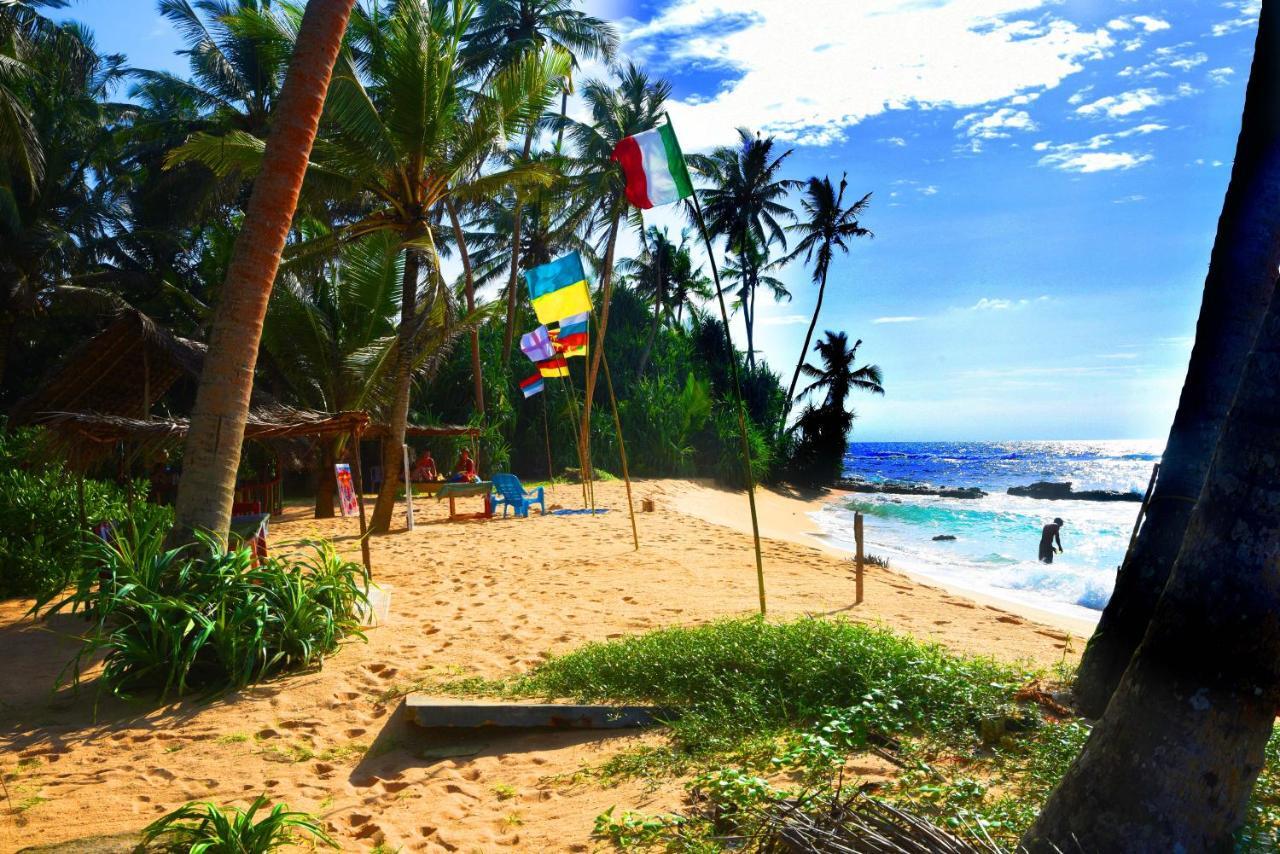 Akurala Beach Boutique Resort Exteriör bild
