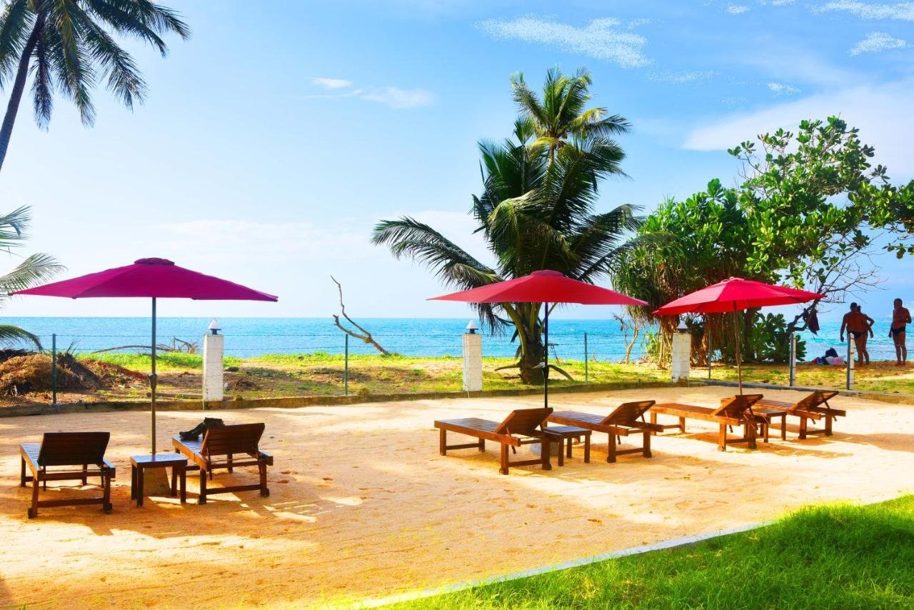 Akurala Beach Boutique Resort Exteriör bild