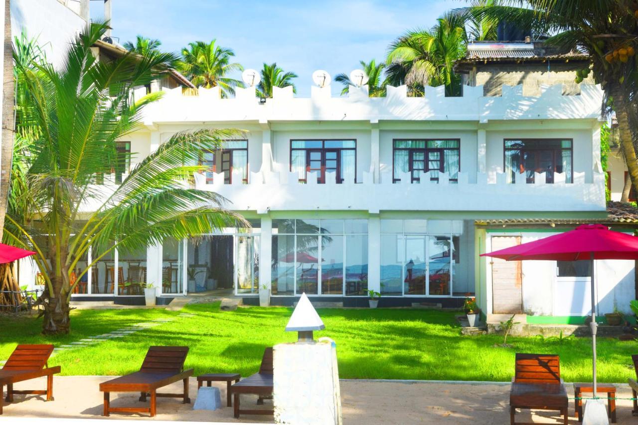 Akurala Beach Boutique Resort Exteriör bild