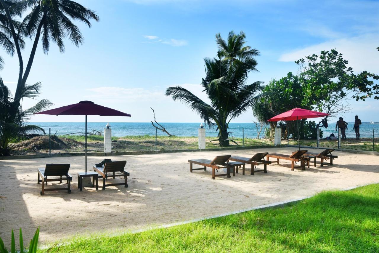 Akurala Beach Boutique Resort Exteriör bild