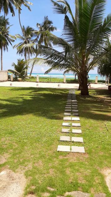 Akurala Beach Boutique Resort Exteriör bild