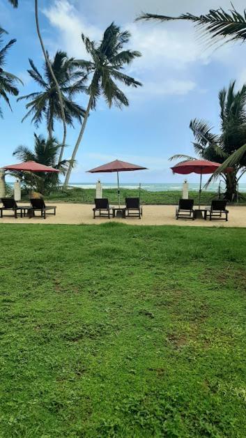 Akurala Beach Boutique Resort Exteriör bild