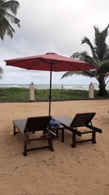 Akurala Beach Boutique Resort Exteriör bild