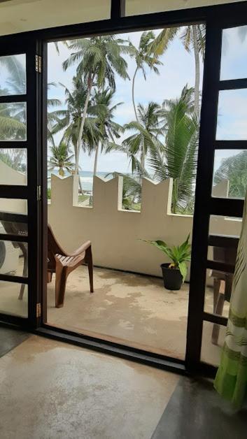 Akurala Beach Boutique Resort Exteriör bild