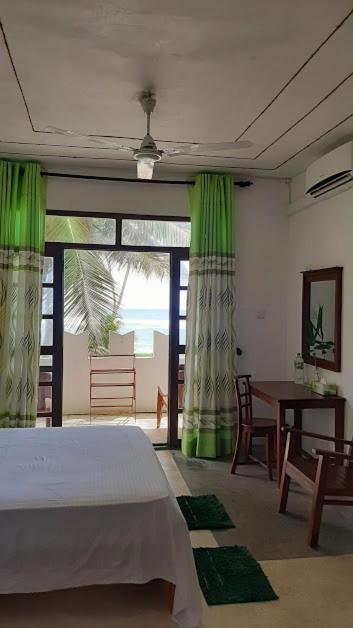 Akurala Beach Boutique Resort Exteriör bild
