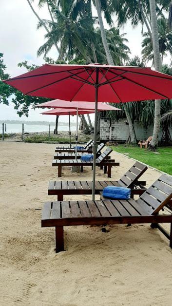 Akurala Beach Boutique Resort Exteriör bild
