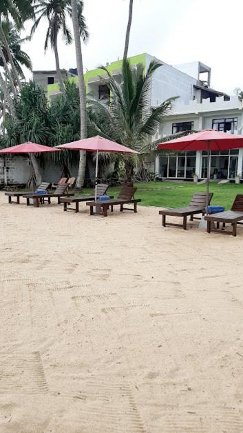 Akurala Beach Boutique Resort Exteriör bild