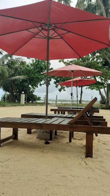Akurala Beach Boutique Resort Exteriör bild