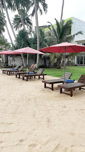 Akurala Beach Boutique Resort Exteriör bild