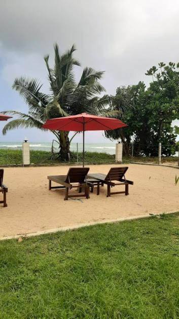 Akurala Beach Boutique Resort Exteriör bild