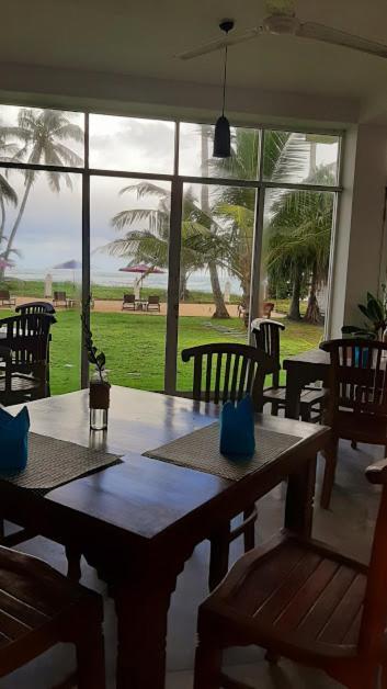 Akurala Beach Boutique Resort Exteriör bild