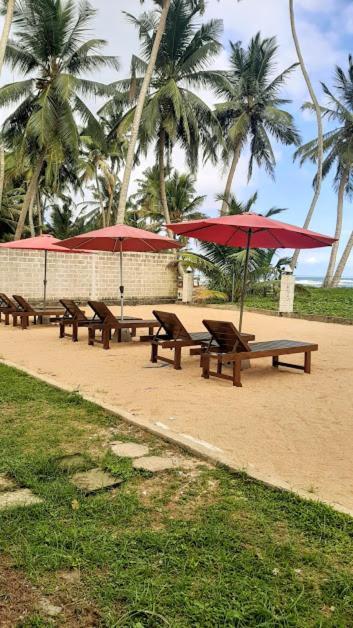 Akurala Beach Boutique Resort Exteriör bild