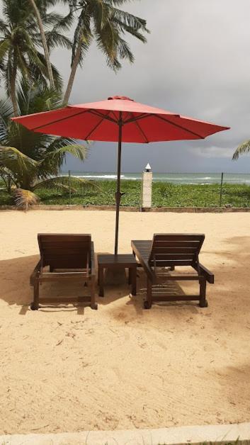 Akurala Beach Boutique Resort Exteriör bild