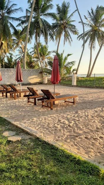 Akurala Beach Boutique Resort Exteriör bild